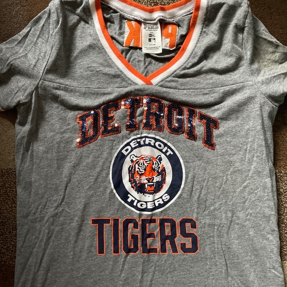 Detroit Tigers PINK Shirt - Picture 1 of 2